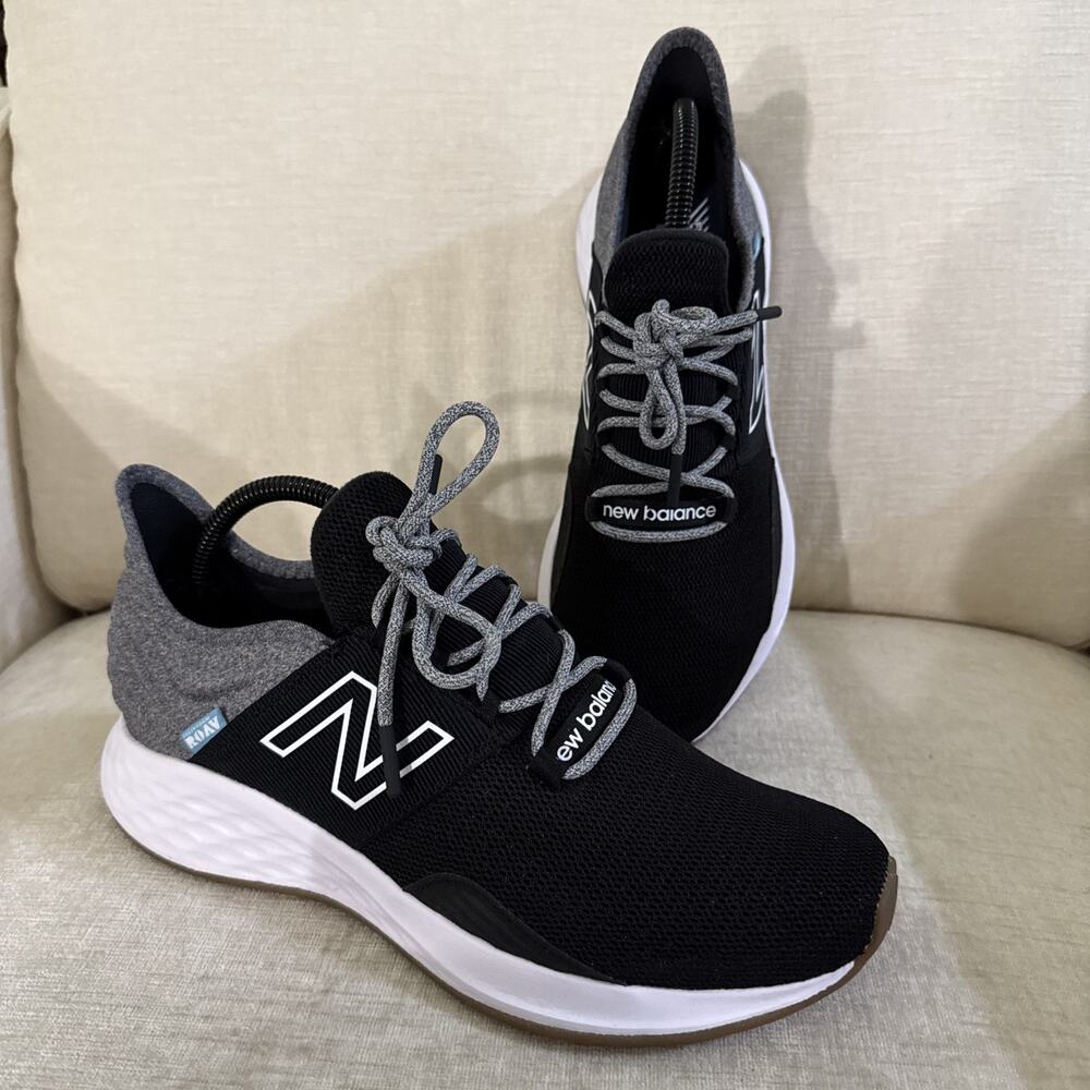 Women Sz 10 New Balance Fresh Foam Roav Tee Shirt Black Light Gray Athletic EUC